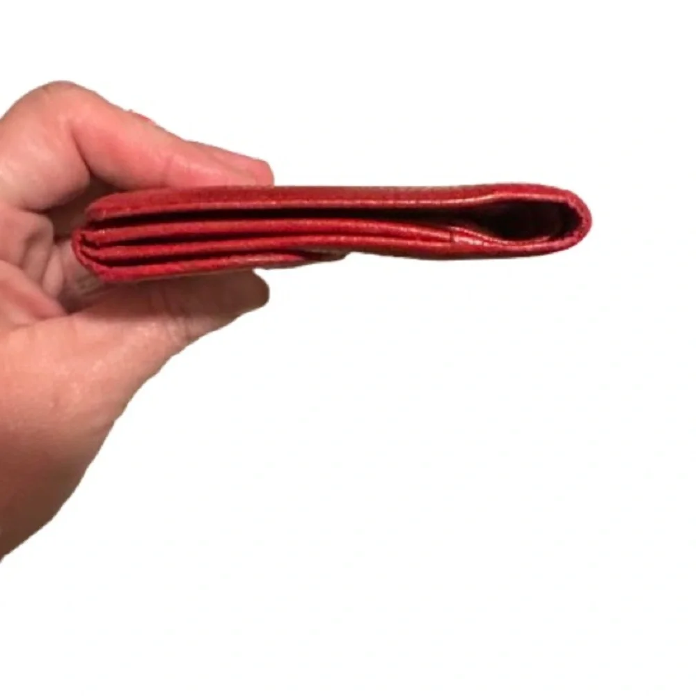 Vintage Authentic Gucci Red Leather Bifold Wallet Gold Buckle Clasp 1665⁠